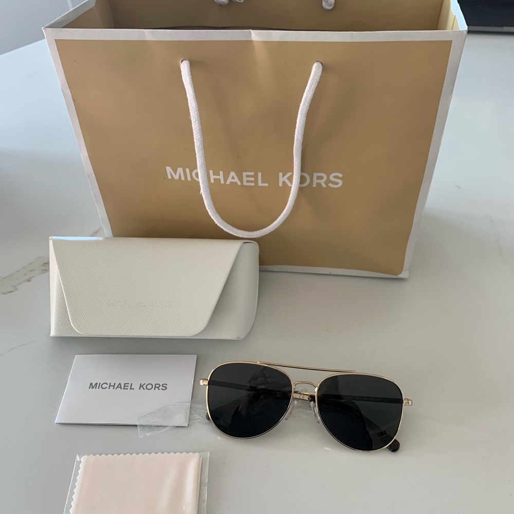 Michael Kors Aviator sun glasses - Picture 5 of 5